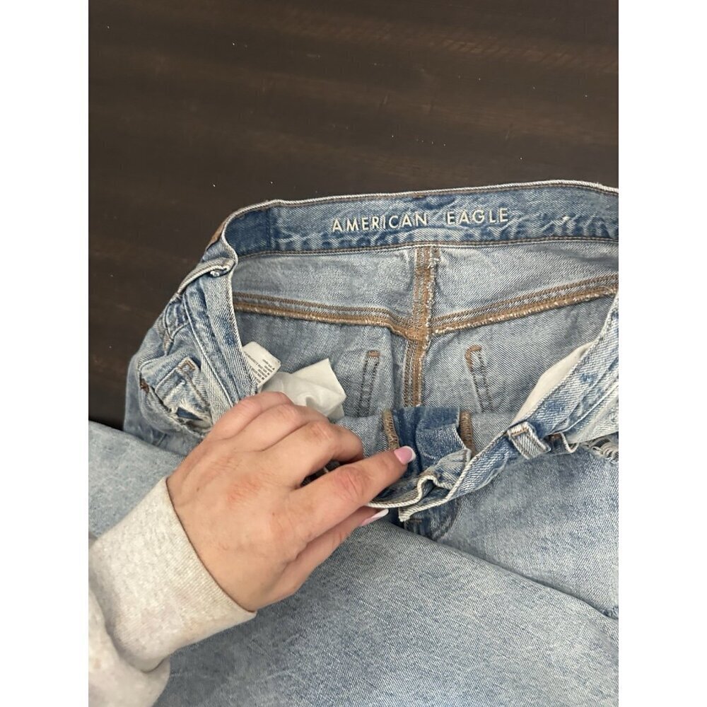 Women’s American Eagle Relaxed Mom Jeans Size 4 Long - Picture 2 of 6